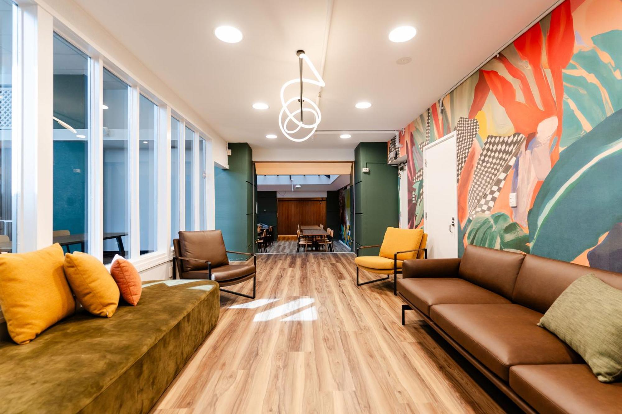 Хостел Haka House Веллингтон Экстерьер фото The lounge at the 1000 Innovation Drive location